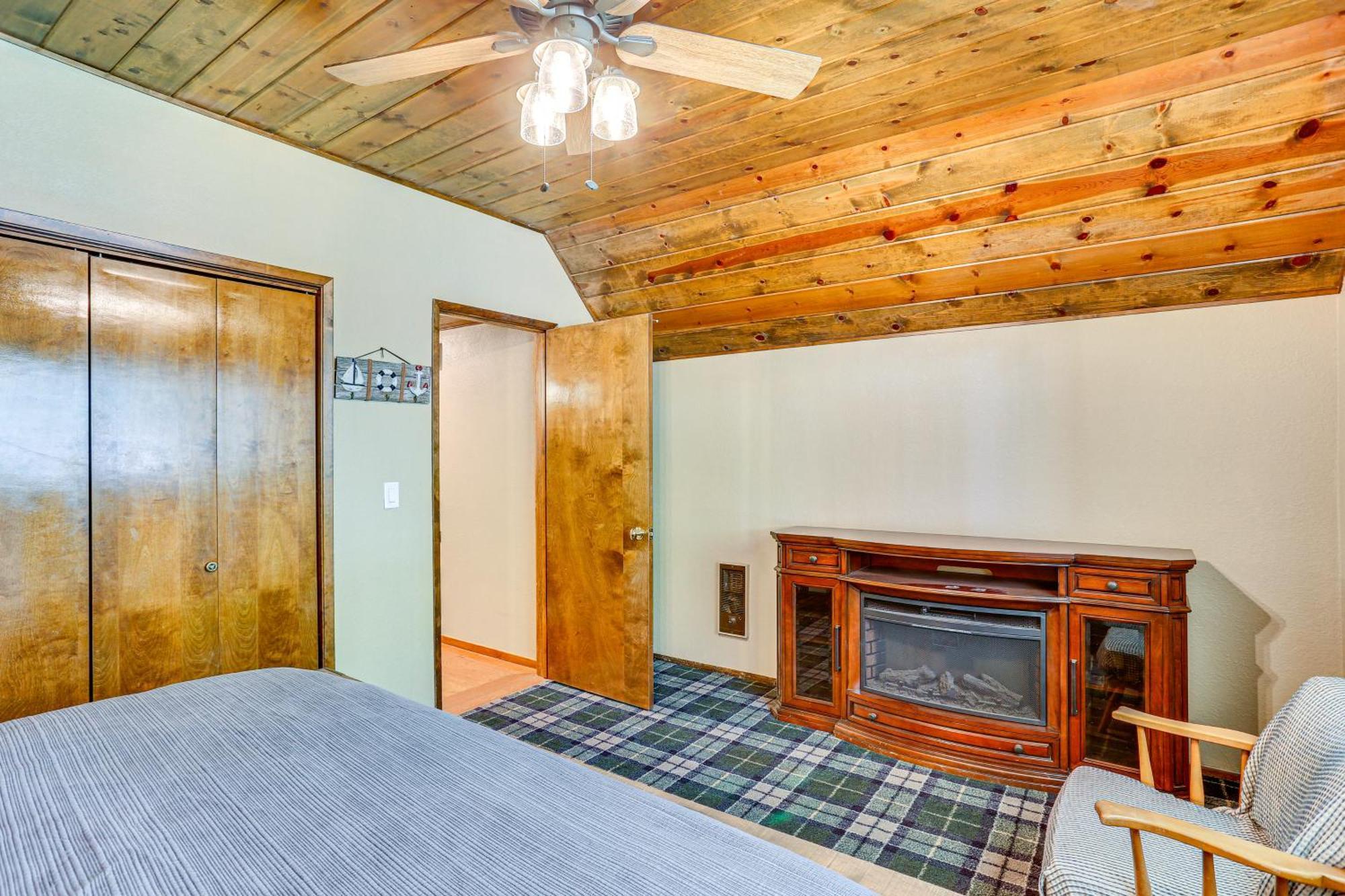 Spacious Retreat With Backyard 1 Mi To Lake Almanor Exterior photo